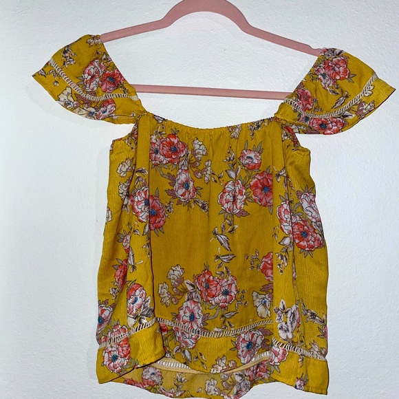 Floral off shoulder - Picture 1 of 3